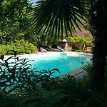 Le Moulin De Jules Et Akasha Bed & Breakfast 4*